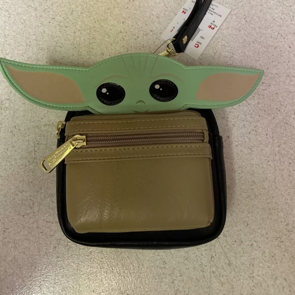 BNWT!!Loungefly Star Wars Baby Yoda Wristlet!!